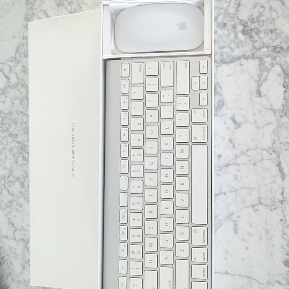 White Used Apple Wireless Keypad and Mouse - Picture 1 of 5